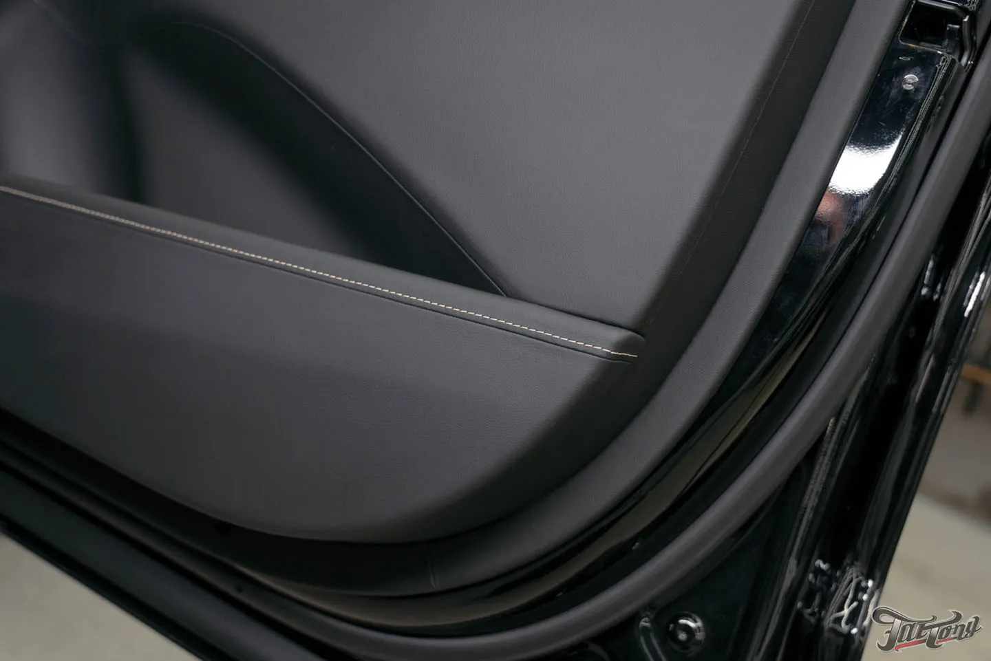 Проделали большую работу над Cadillac Escalade, часть 4: ремонт и окрас, детейлинг, фирменный Шиномонтаж на вибростенде с адаптацией на стендах Hunter и долгожданная выдача!